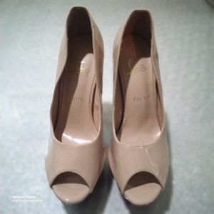 Christian Louboutin Paris S. 40 Nude Platform Peep-Toe Stilettos Red Bottom NWOB
